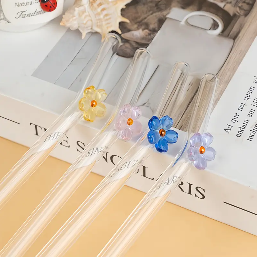 Herbruikbare Glazen Bloemen Rietjes Set – 4 glazen rietjes met Schoonmaakborstel – Rietjes voor Feestjes, Bruiloften, Keuken & Strand – Decoratief & Milieuvriendelijk – Geschikt als Geschenk - smoothies, cocktails, iced coffee of Matcha